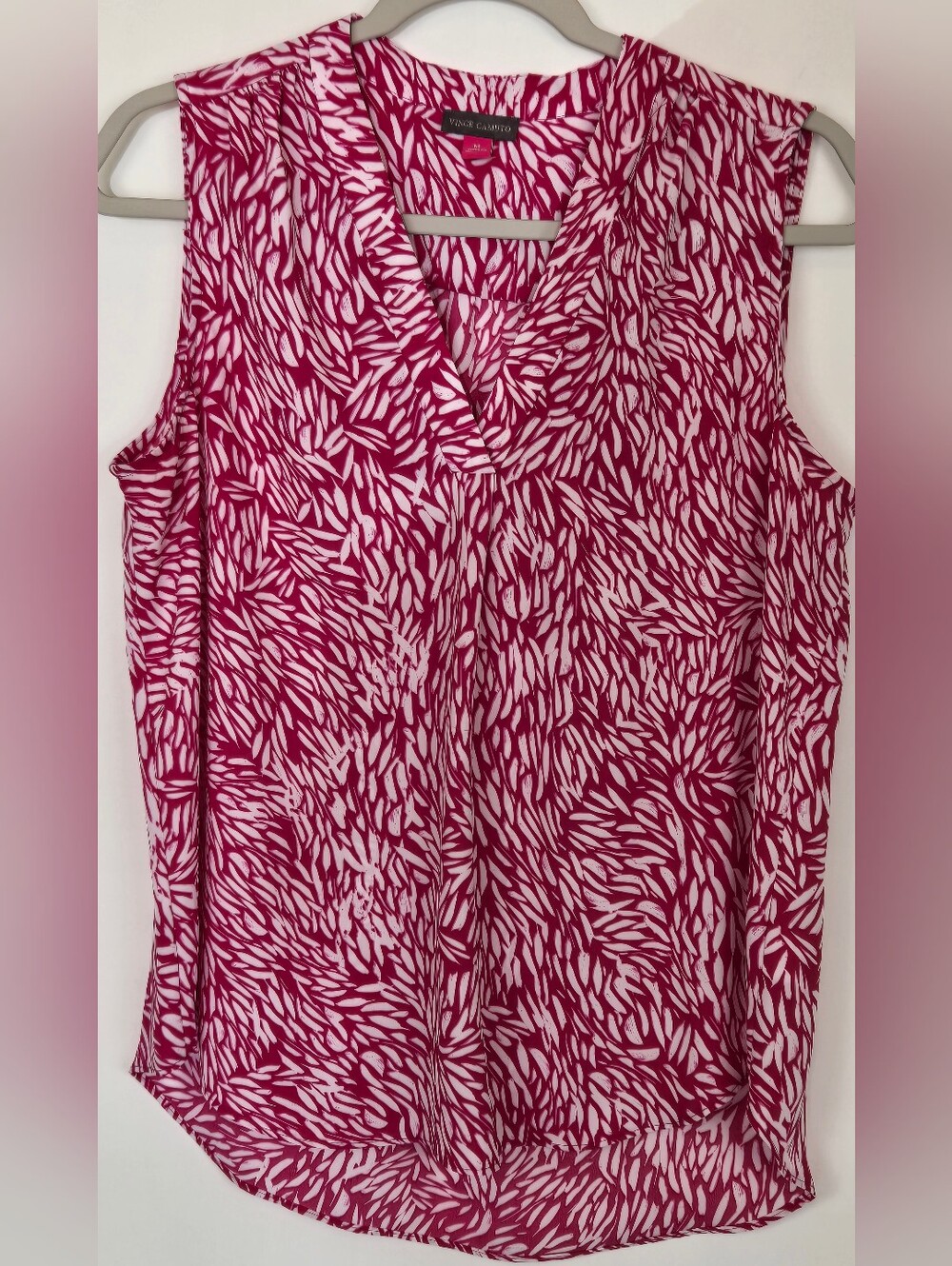 Vince Camuto Pink & White Sleeveless V-Neck Leaf Print Camisole